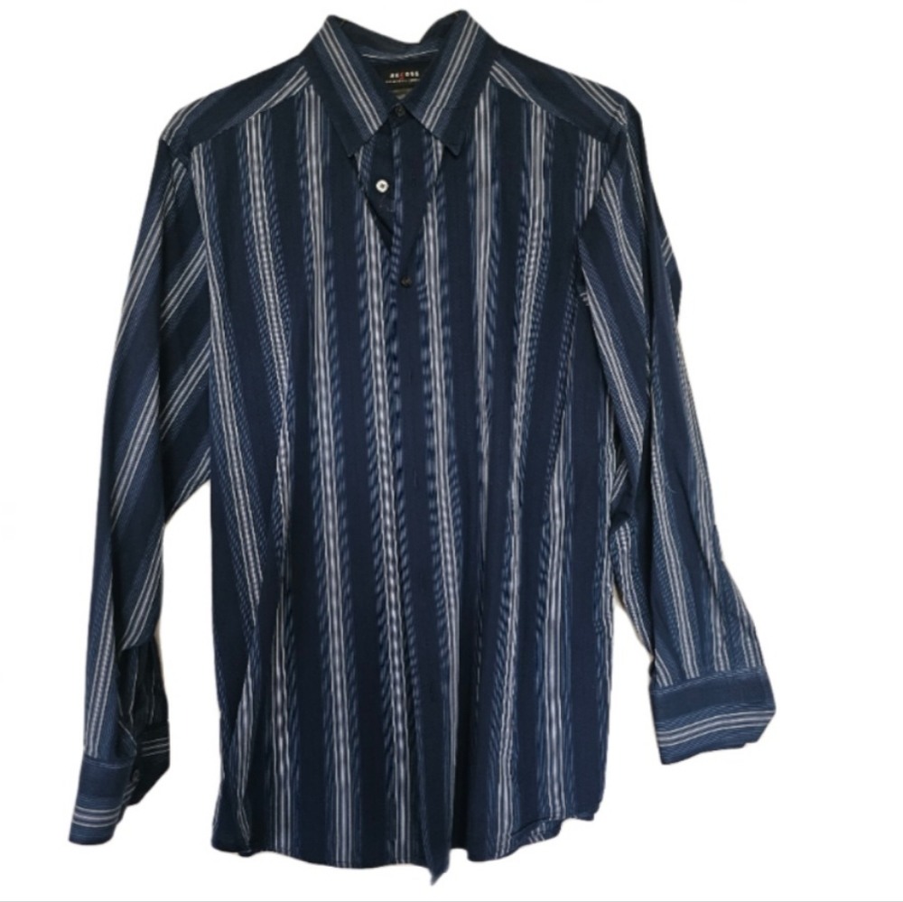Vintage Mens Long Sleeved Blue striped button down dress shirt wrinkle free